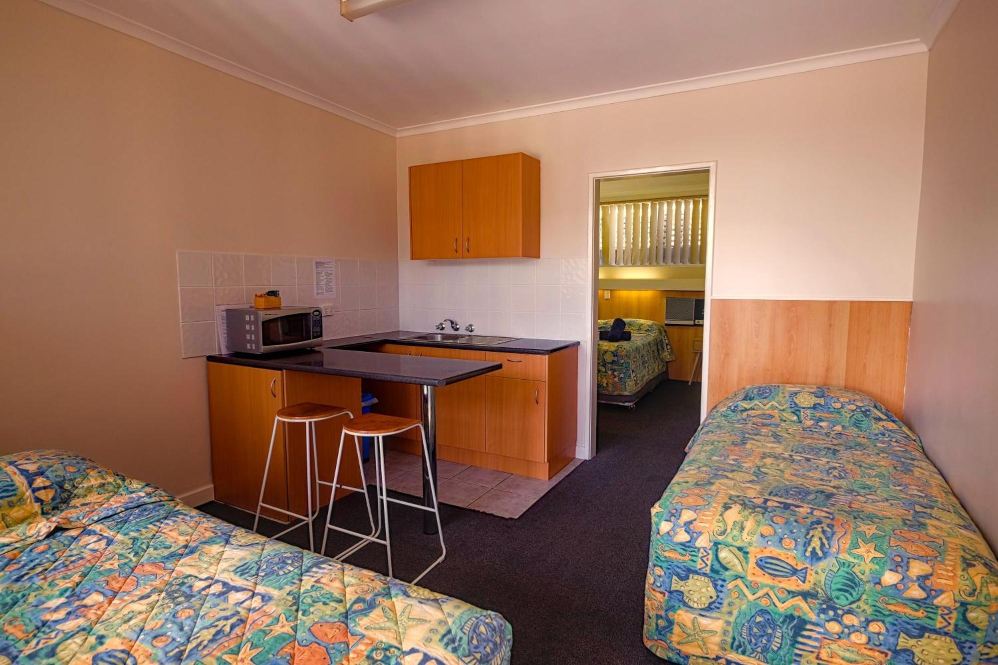 Bamboo Motor Inn Lakes Entrance Extérieur photo