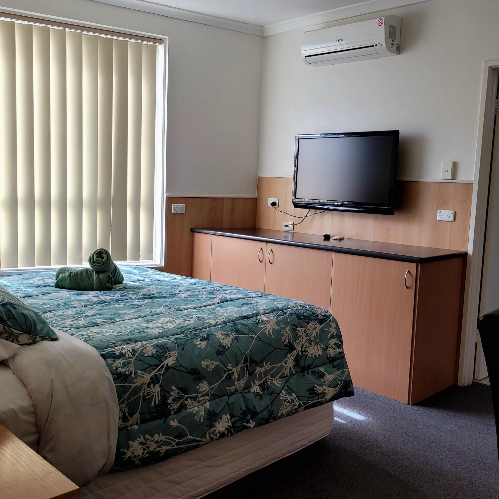 Bamboo Motor Inn Lakes Entrance Extérieur photo