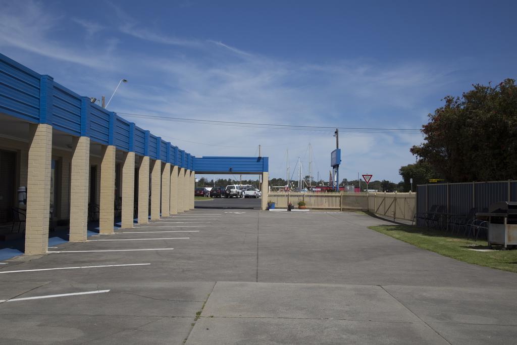 Bamboo Motor Inn Lakes Entrance Extérieur photo