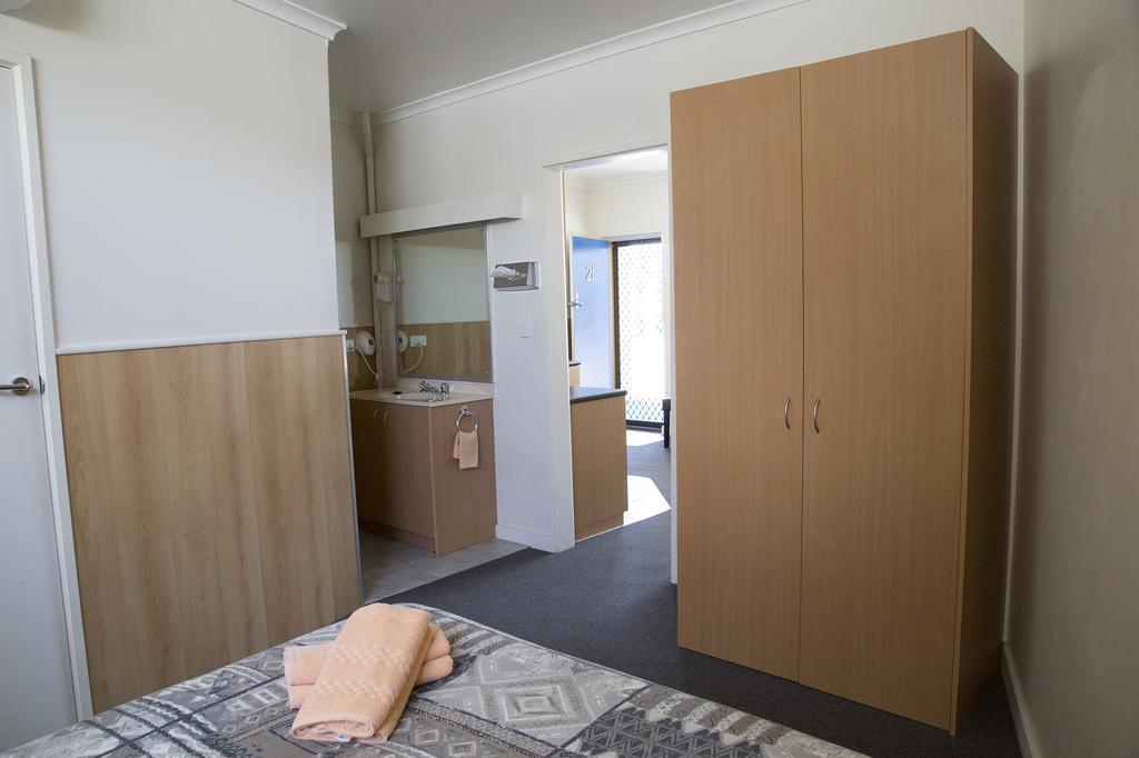 Bamboo Motor Inn Lakes Entrance Extérieur photo
